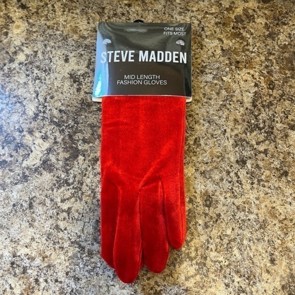 NWT Steve Madden Mid Length Fashion Gloves Red